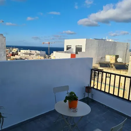 Modern Top Floor Penthouse With Terrace & Walking Distance To Centre * St. Paul's Bay