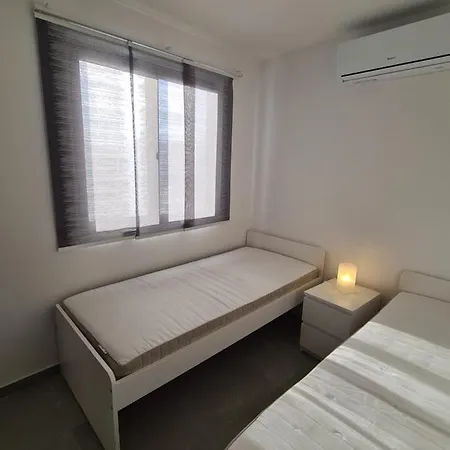 Modern Top Floor Penthouse With Terrace & Walking Distance To Centre San Pawl il-Baħar