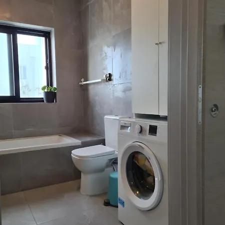 Apartman Modern Top Floor Penthouse With Terrace & Walking Distance To Centre *