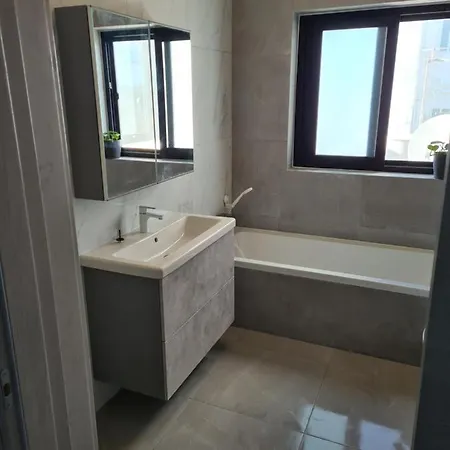 Modern Top Floor Penthouse With Terrace & Walking Distance To Centre Apartman *