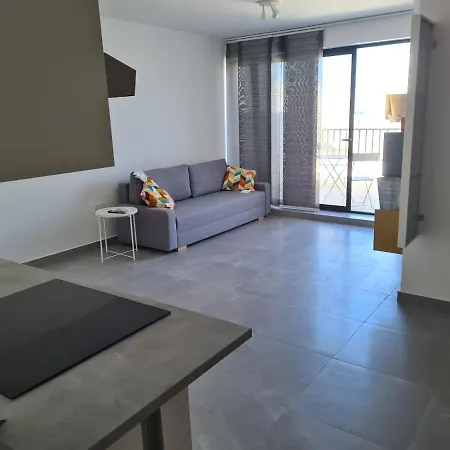 Apartament Modern Top Floor Penthouse With Terrace & Walking Distance To Centre